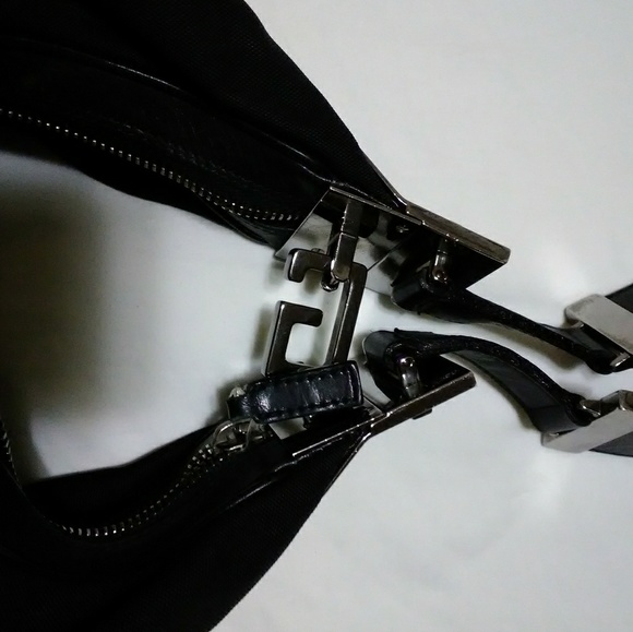 Gucci G Clasp Shoulder Bag - Picture 7 of 8